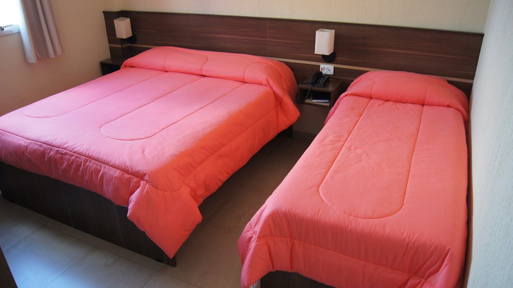 Quarto triplo do Astro Hotel